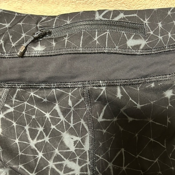 Lululemon Run Inspire Crop Il Star Crushed‎ Print Size 6 Black - Picture 3 of 5